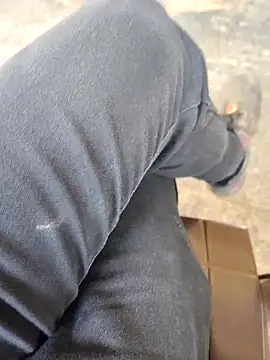 Snapshot of roselover2222 chatting on April 2026 06:42:01 AM roselover2222 online show from April 2026 06:42:01 AM