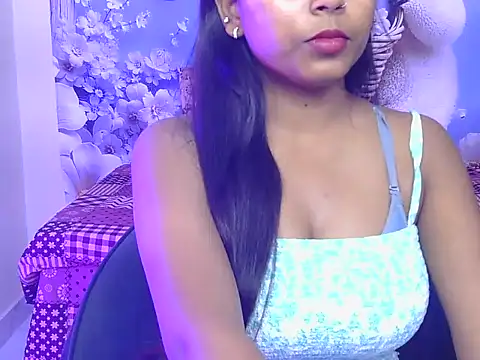 hoty-pinka online show from April 2026 03:14:01 PM