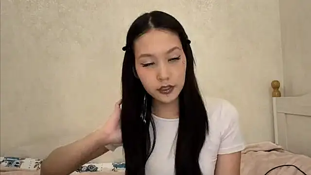 ayanovae online show from April 2026 04:44:02 PM