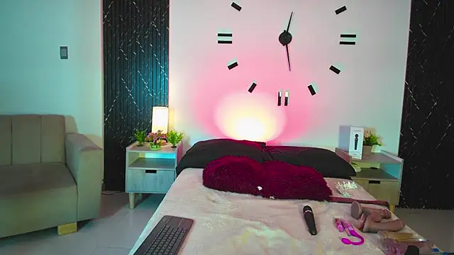 aurora petitee online show from April 2026 01:04:02 PM