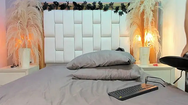 DylanLuxe online show from April 2026 02:39:01 AM