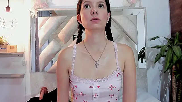 Snapshot of sofy_bonnet1 chatting on May 2026 01:14:02 PM sofy bonnet1 online show from May 2026 01:14:02 PM