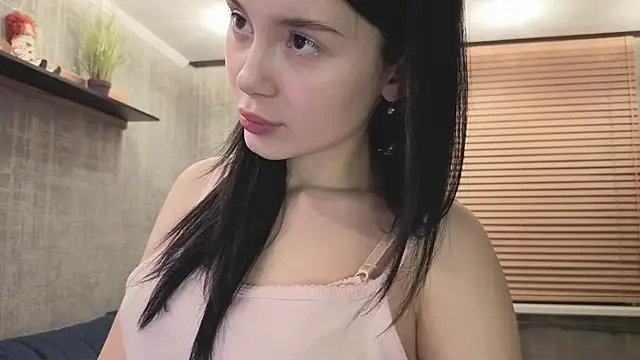 SweetieWink online show from April 2026 09:30:01 PM