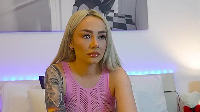 FrancescaGrayy online show from May 2026 06:33:02 PM