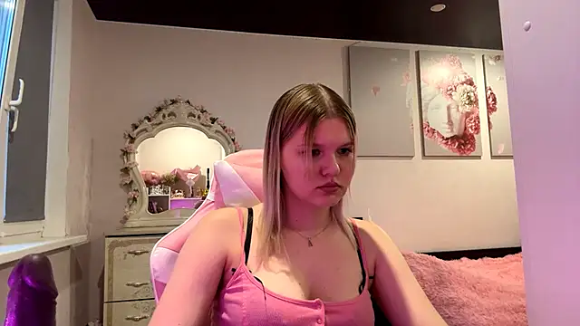 SweettAnny online show from June 2026 05:55:02 PM