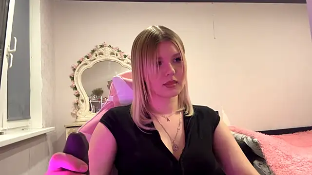 SweettAnny online show from May 2026 07:14:02 PM