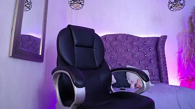 Lizza Jones online show from April 2026 12:33:01 PM