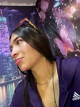 Itze Mua online show from March 2026 10:22:01 PM