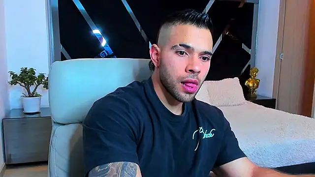 Raytorres online show from July 2026 10:54:02 PM