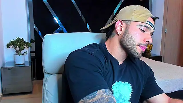 Raytorres online show from April 2026 10:43:01 PM