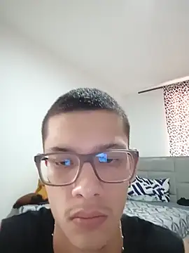 Snapshot of luis_sanchez018 chatting on July 2026 04:26:02 PM luis sanchez018 online show from July 2026 04:26:02 PM