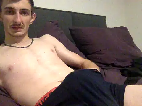 rmarcu01 online show from March 2026 11:28:01 PM