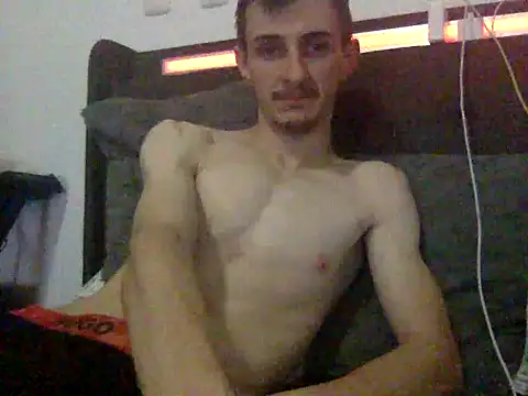 rmarcu01 online show from June 2026 01:43:01 AM