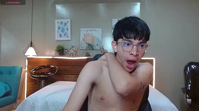 SantiTwinkyy online show from April 2026 12:40:02 PM