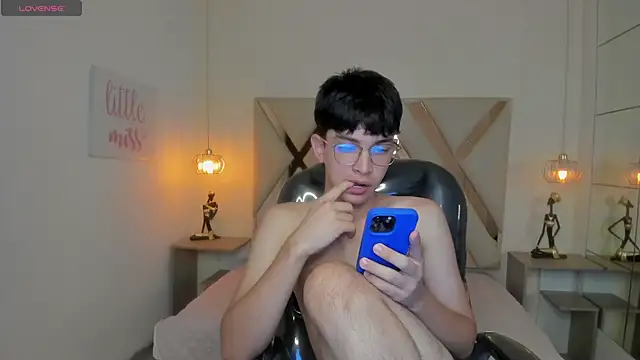 SantiTwinkyy online show from March 2026 02:40:02 PM