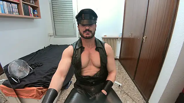 LeatherMax76 online show from June 2026 09:31:01 PM
