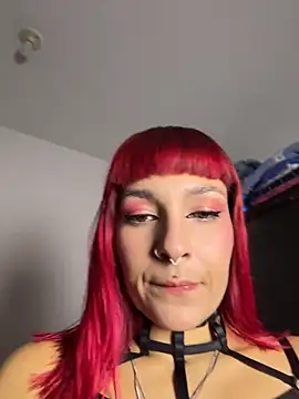 Amelie-RedHoney online show from June 2026 11:00:02 PM