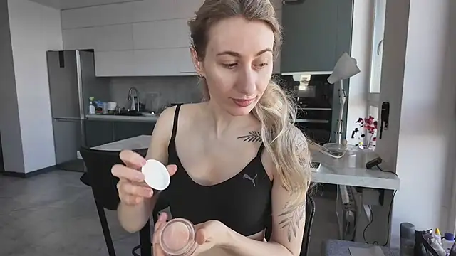 HEY KITSUNKA online show from April 2026 08:32:01 AM