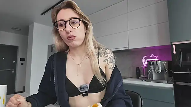 HEY KITSUNKA online show from April 2026 07:55:01 AM