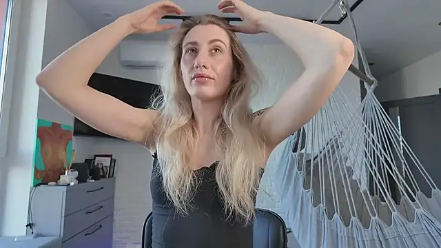 HEY KITSUNKA online show from April 2026 01:28:02 PM