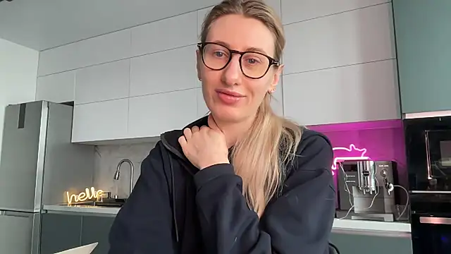 HEY KITSUNKA online show from April 2026 09:16:01 AM