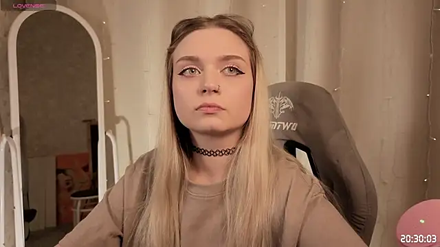 lucysussy online show from April 2026 05:31:01 PM