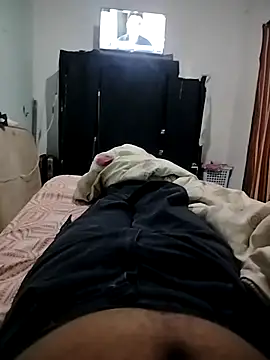 Pretinho-01 online show from April 2026 11:00:02 PM