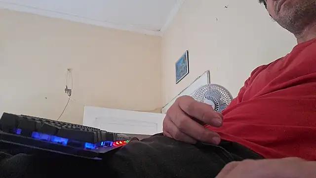 Sueliton2 online show from April 2026 07:11:02 PM