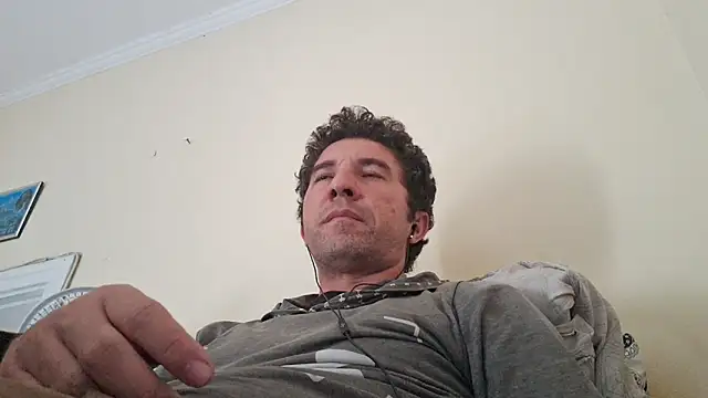 Sueliton2 online show from April 2026 06:37:02 PM