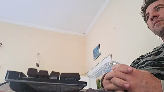 Sueliton2 online show from April 2026 05:38:01 PM