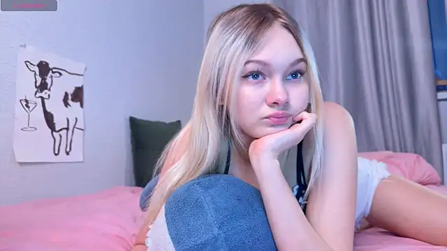 Snapshot of Dallass_ss chatting on April 2026 04:24:02 PM Dallass ss online show from April 2026 04:24:02 PM