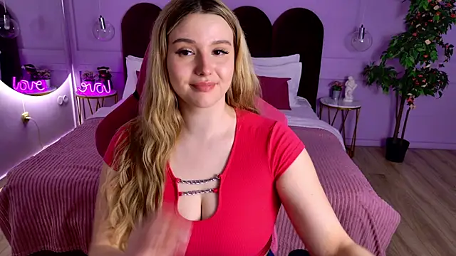 Snapshot of CharlotteAtwoood chatting on May 2026 04:03:01 PM CharlotteAtwoood online show from May 2026 04:03:01 PM