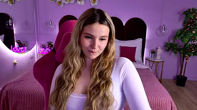 Snapshot of CharlotteAtwoood chatting on May 2026 04:12:02 PM CharlotteAtwoood online show from May 2026 04:12:02 PM