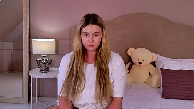 CharlotteAtwoood online show from June 2026 04:08:01 PM