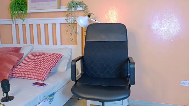 MeganEvanss   online show from April 2026 07:48:02 PM