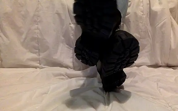 LilouPieds online show from March 2026 09:27:02 PM