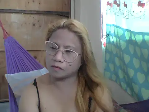 Snapshot of PinayChristine chatting on April 2026 03:52:02 AM PinayChristine online show from April 2026 03:52:02 AM