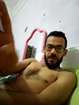 Snapshot of Alimohamed08 chatting on April 2026 01:01:02 AM Alimohamed08 online show from April 2026 01:01:02 AM
