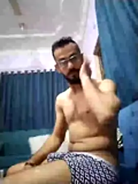 Snapshot of Alimohamed08 chatting on April 2026 08:32:01 PM Alimohamed08 online show from April 2026 08:32:01 PM