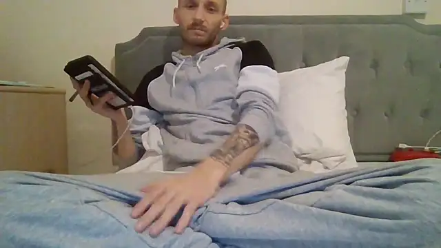 feetlovrr94 online show from March 2026 10:23:02 PM