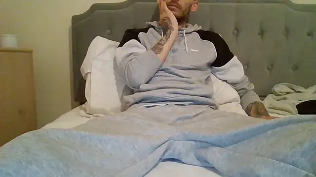feetlovrr94 online show from April 2026 10:24:01 PM