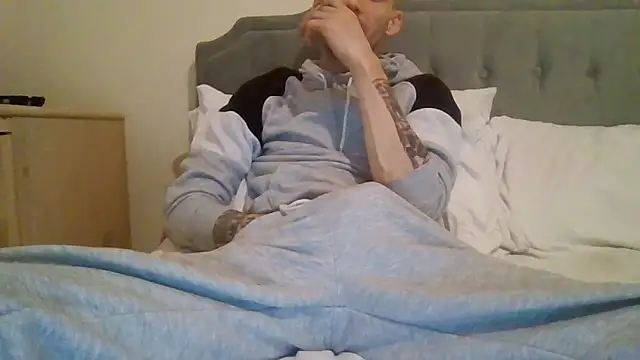 feetlovrr94 online show from March 2026 03:12:01 PM