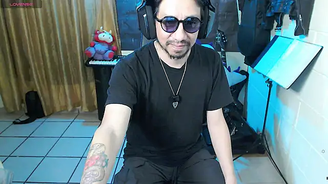 IASuarezV online show from July 2026 03:40:01 AM
