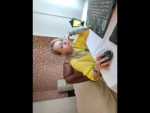 StijenaHunt online show from April 2026 01:04:02 PM