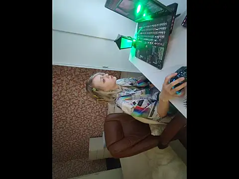 StijenaHunt online show from April 2026 01:27:01 PM