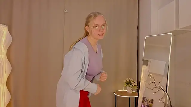 Snapshot of AlicaCohill chatting on April 2026 07:07:01 PM AlicaCohill online show from April 2026 07:07:01 PM