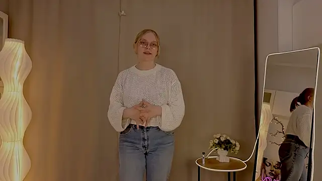 Snapshot of AlicaCohill chatting on April 2026 07:04:01 PM AlicaCohill online show from April 2026 07:04:01 PM