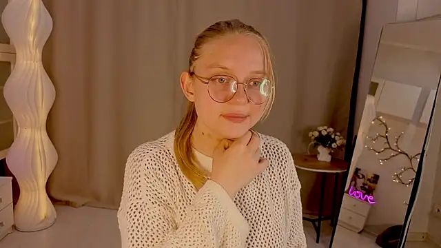 Snapshot of AlicaCohill chatting on April 2026 07:07:02 PM AlicaCohill online show from April 2026 07:07:02 PM