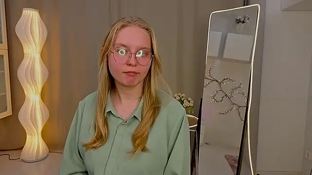 Snapshot of AlicaCohill chatting on March 2026 07:16:01 PM AlicaCohill online show from March 2026 07:16:01 PM