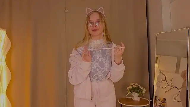 Snapshot of AlicaCohill chatting on April 2026 07:09:01 PM AlicaCohill online show from April 2026 07:09:01 PM